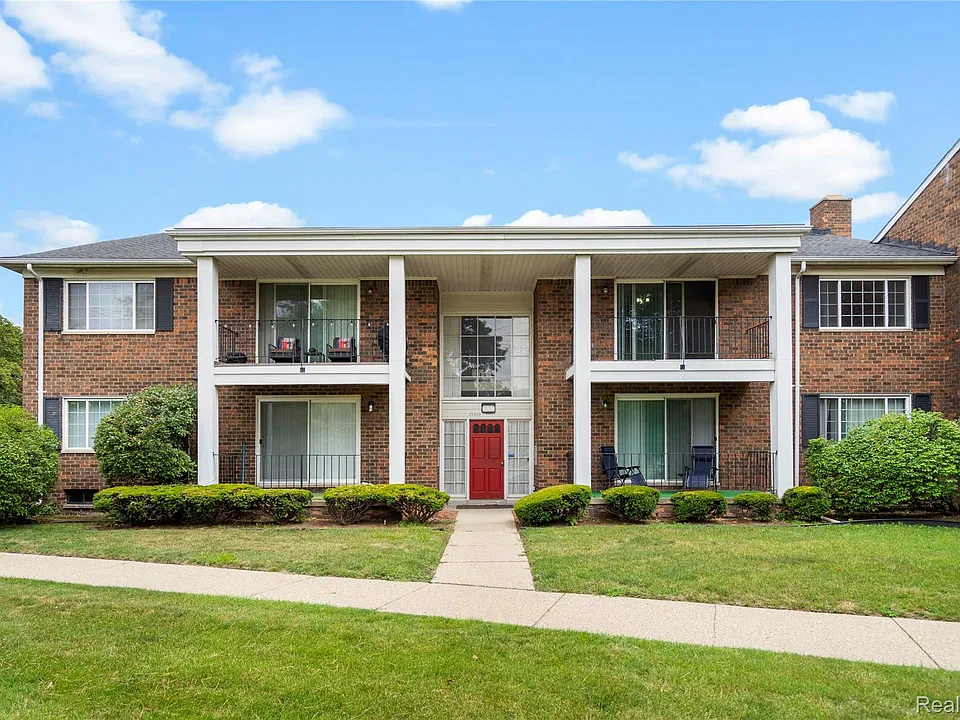 25300 Shiawassee Cir #204