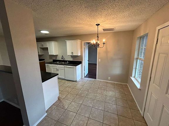 5th image of 307 Oakhurst Dr