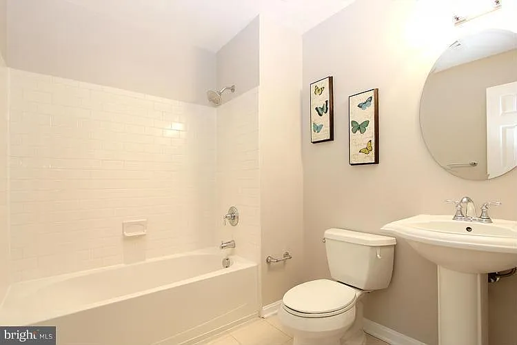 610 Irving St NW #201 — Photo 13