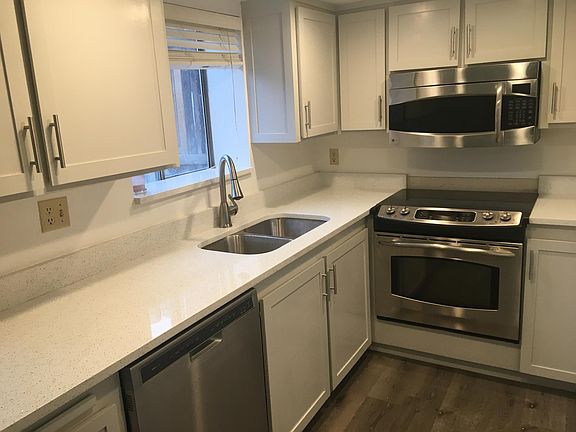 3rd image of 1070 Atkin Ave