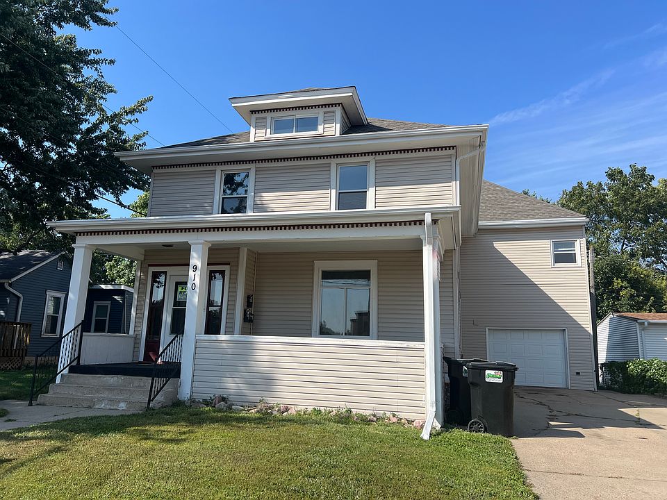 910 Main House Exterior