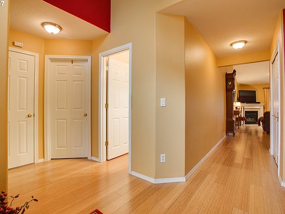 2nd image of 1298 NE Lilac Ct