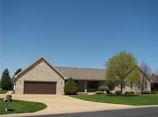 12 Ponds Side Dr, Fremont, OH 43420