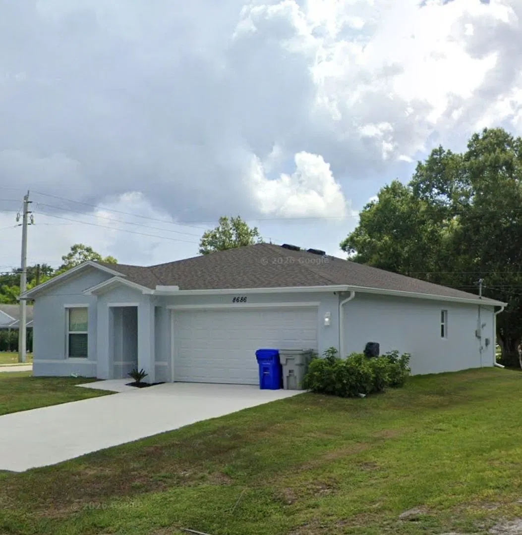 Beautiful 3-Bedroom Corner-Lot Home in Vero Lake Estates | — Photo 4