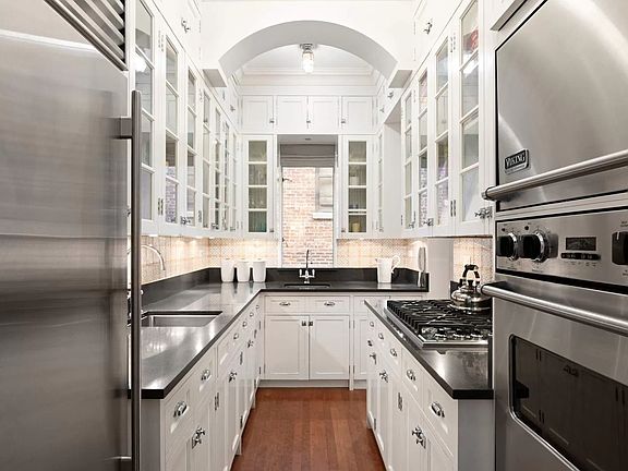 5th image of 455 E 51st St #5DE