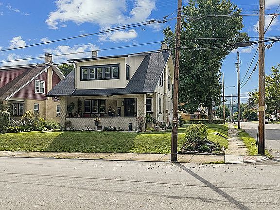 4th image of 253 4th St