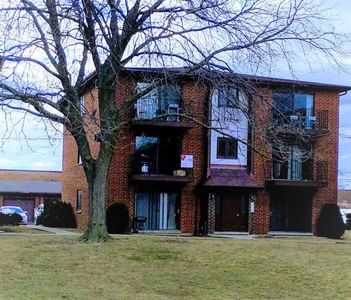 1061 Ferrari Dr APT 1B, Bensenville, IL, 60106