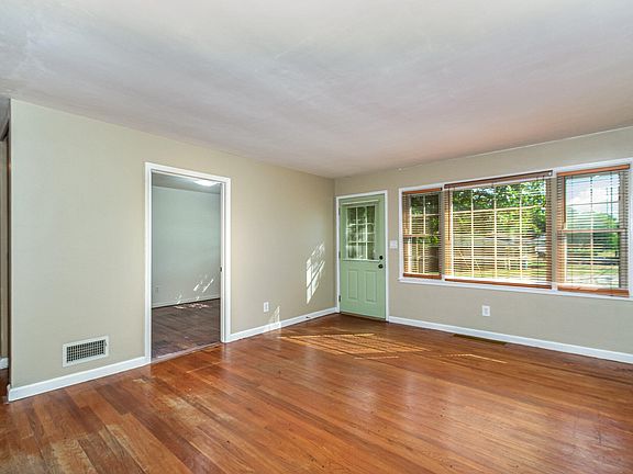 5th image of 452 Birch Dr