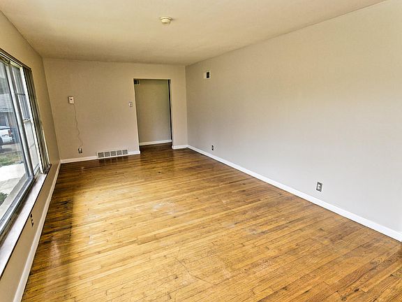 4th image of 915 Dyerdown Ave