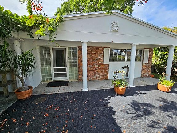 5th image of 817 NE 5th Street