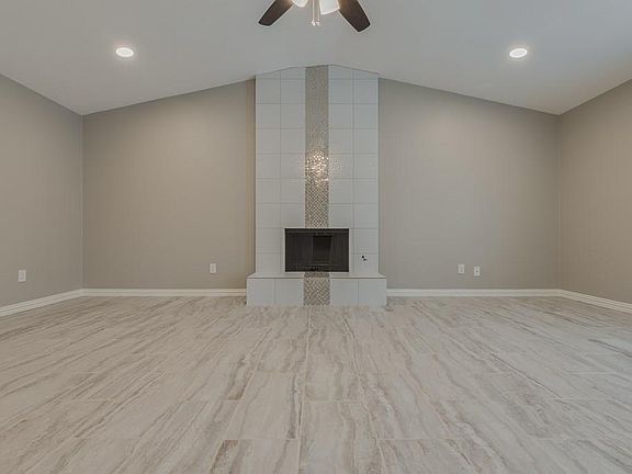 3rd image of 2906 Lake Park Dr