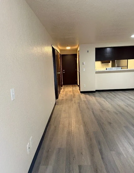 HIDDEN CREEK VILLAGE APTS — Photo 4