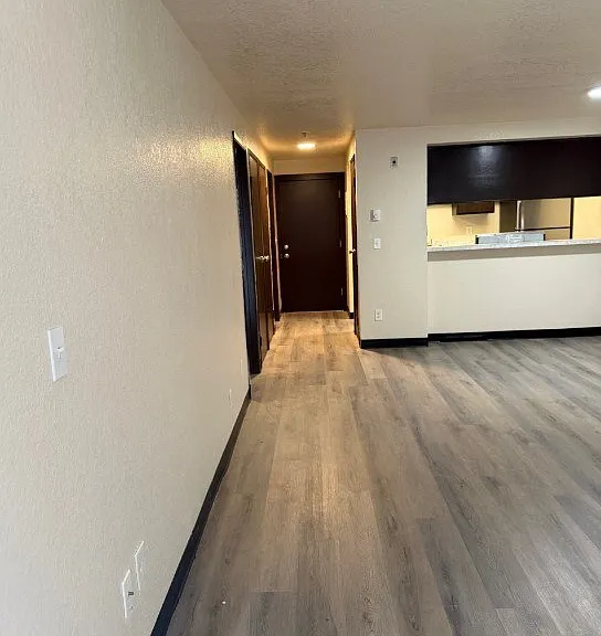 HIDDEN CREEK VILLAGE APTS — Photo 4