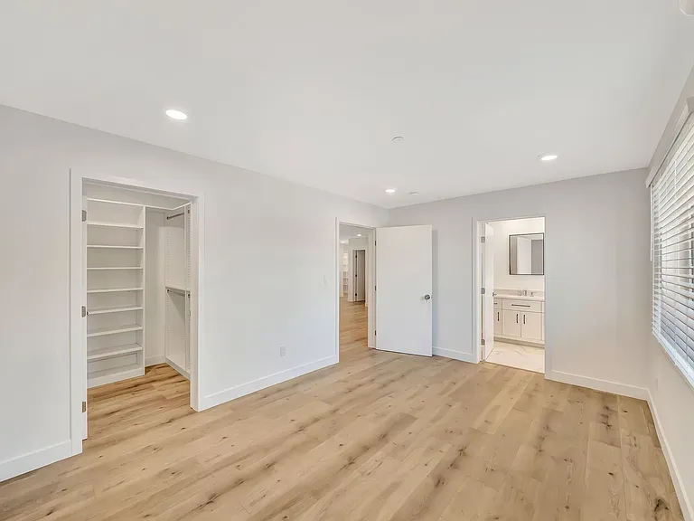 1584 W 37th St — Photo 19