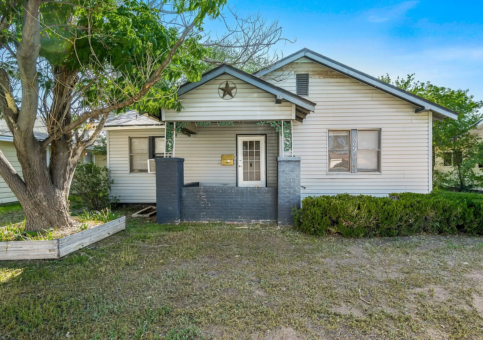 2 bed, 1.0 bath, $1,195 — Photo 1