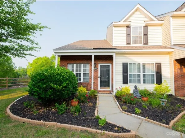 16855 Greenlawn Hills Ct, Charlotte, NC 28213