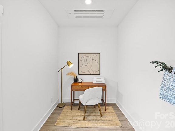 5th image of 4039 S Tryon St