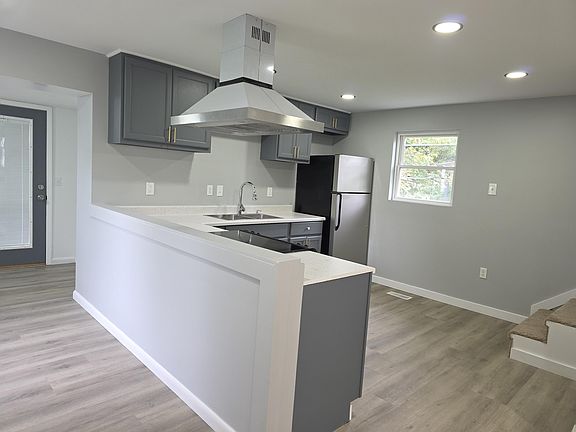 4th image of 409 W Southern Ave