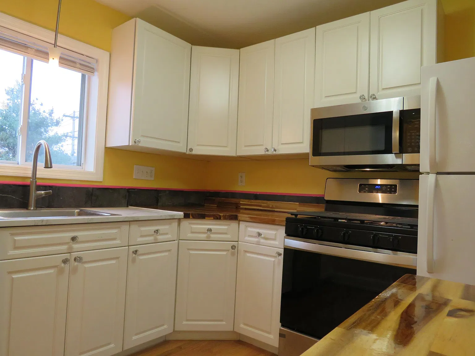 3 bed, 9999 sqft, $3,000 — Photo 4