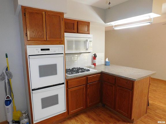 5th image of 521 W Park St