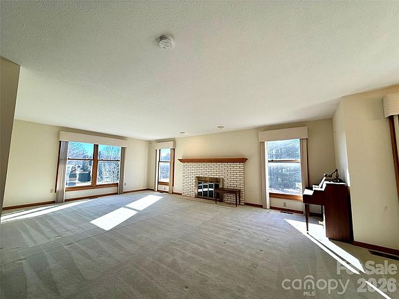 5th image of 2001 Plum Tree Ln
