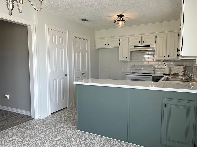 202 S Sendero Dr — Photo 4