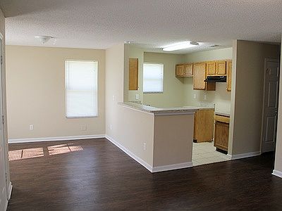 3rd image of 3670 Brentwood Blvd