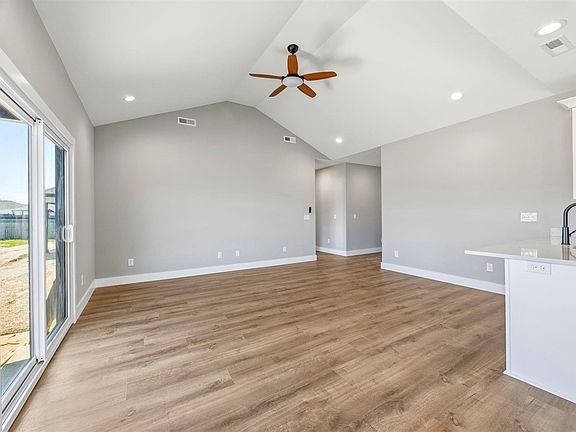 3rd image of 457 White Dogwood Dr