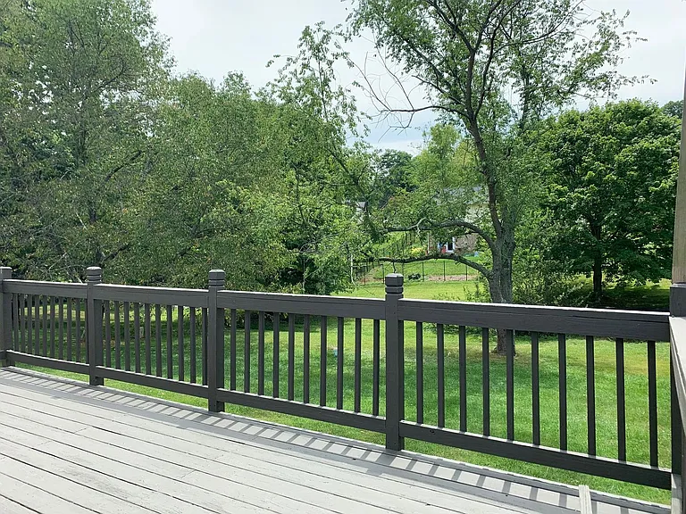 208 Woodbine Dr — Photo 3