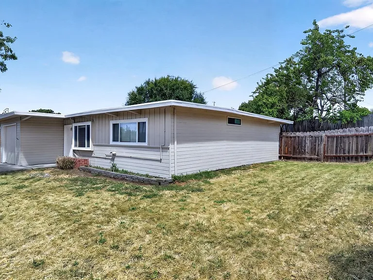 3100 Hacienda Dr — Photo 24