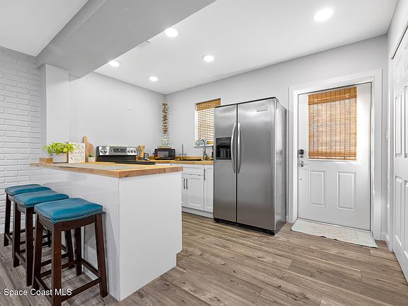 3rd image of 120 Coral Way E
