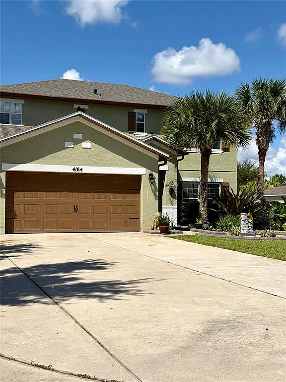 4 bed, 2.5 bath, 2156 sqft, $2,500 — Photo 2