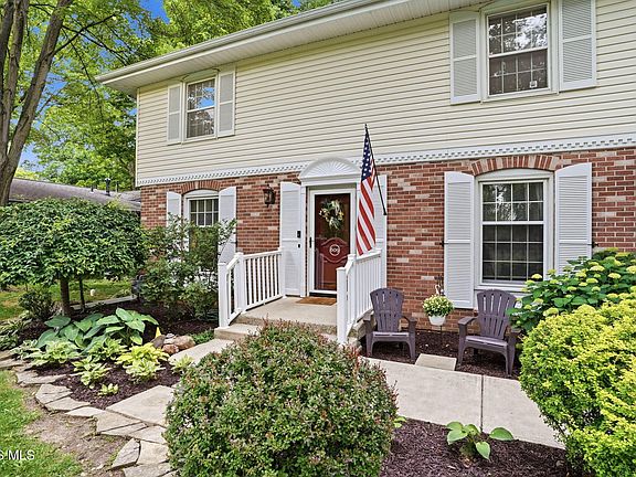 3rd image of 609 Sutton Pl
