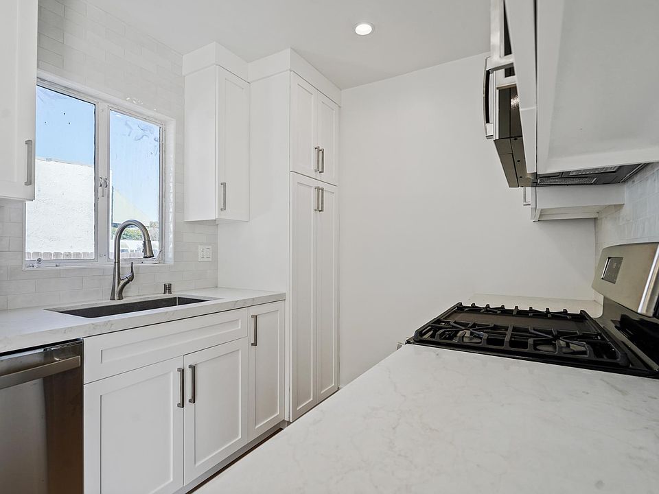 1st image of 920 Marine St APT 2