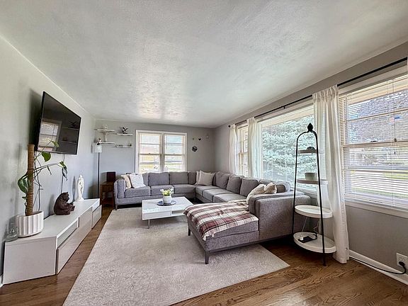 2nd image of 1014 Fairway DRIVE