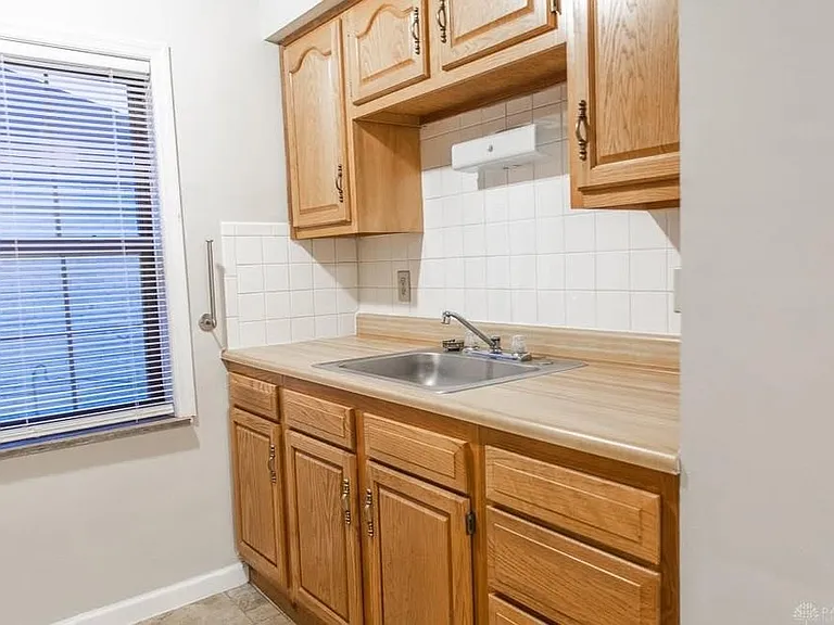 545 Corona Ave #B — Photo 6