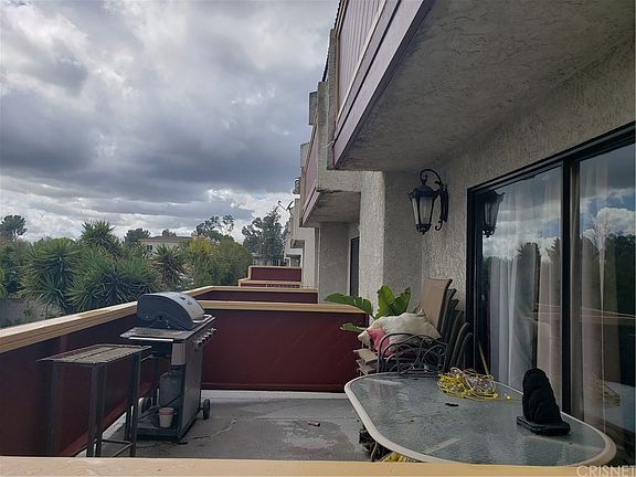 4th image of 15554 Parthenia St Unit 17
