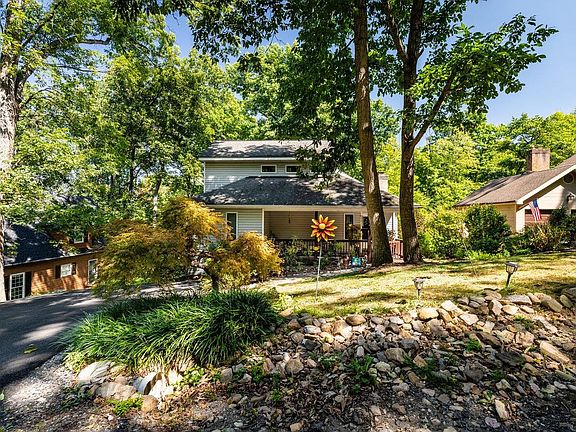3rd image of 740 Flower Dr