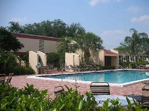 2 bed, 2.0 bath, 1090 sqft, $1,900 — Photo 2