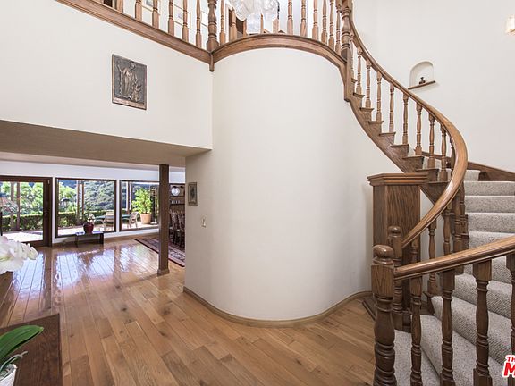 5th image of 2527 La Condesa Dr