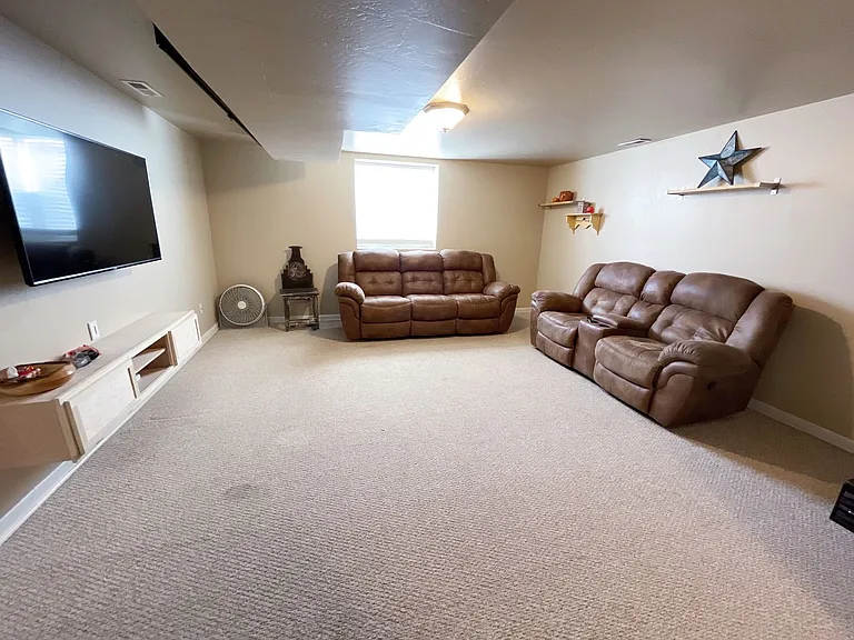 688 Green Tree Dr — Photo 9