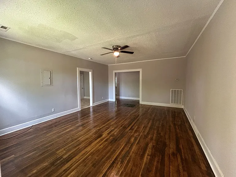 1002 S 10th St — Photo 3