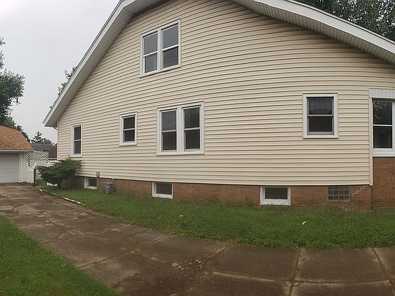 2nd image of 2219 W Melrose Pl