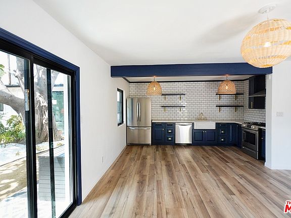 4th image of 319 1/2 Vernon Ave #B