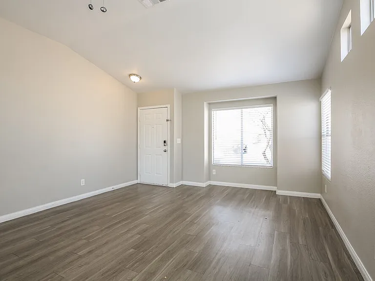 3219 Panamint Ct — Photo 4