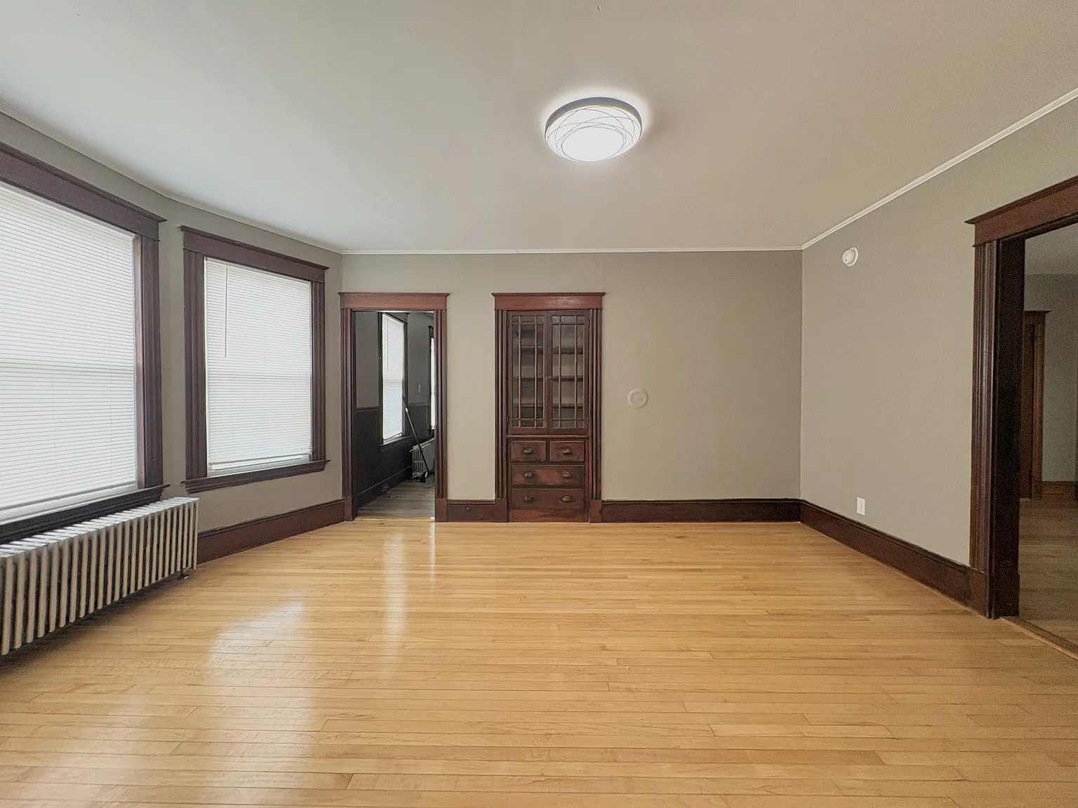 4 bed, $1,880 — Photo 1