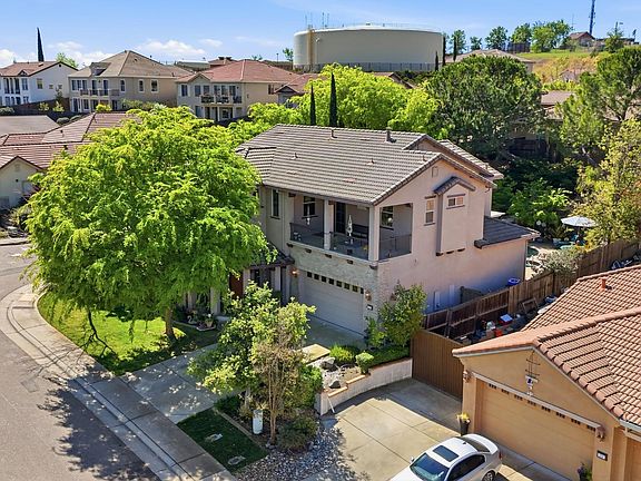 2nd image of 325 Carpenter Hill Rd