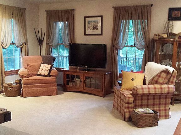 3rd image of 5064 Yackey Dr NW