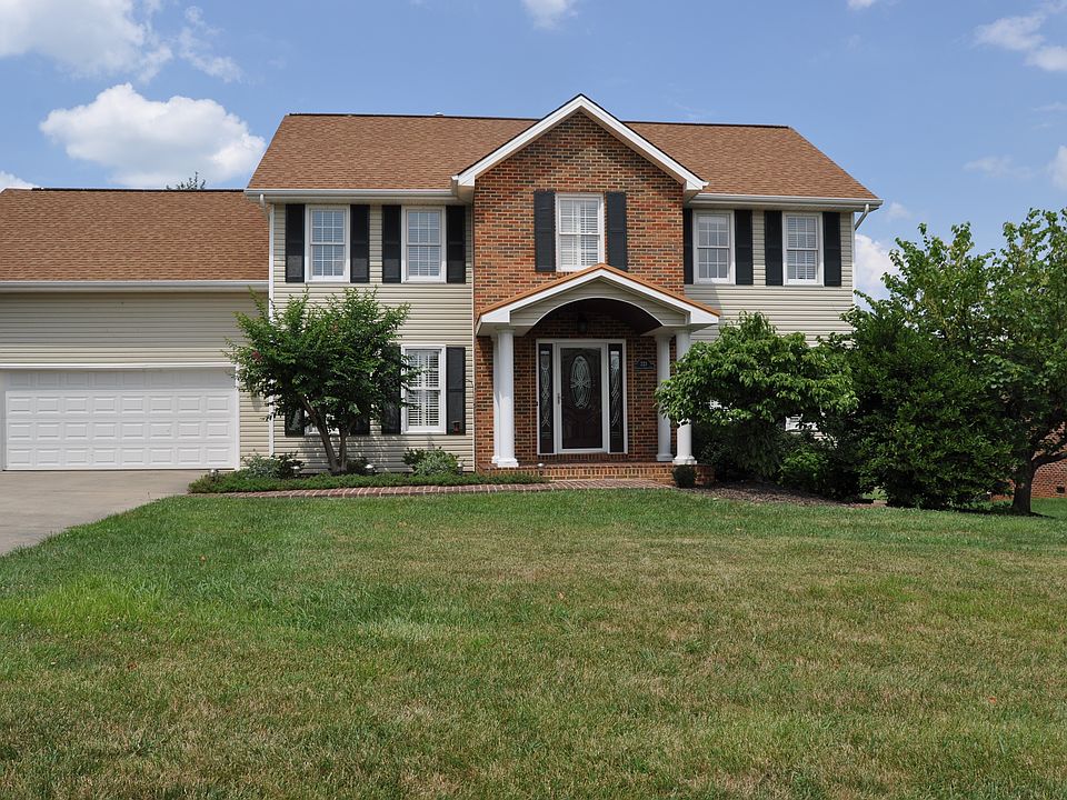 1st image of 223 Emerald Chase Cir