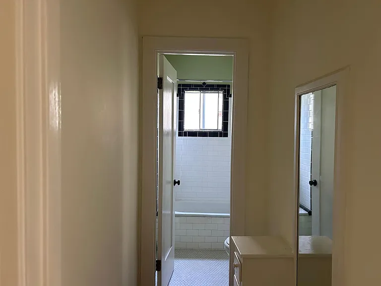 1129 N Hoover St #104 — Photo 10